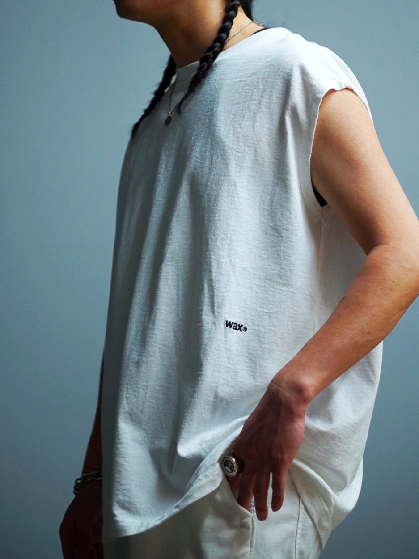 WAX | SLEEVELESS TEE - White