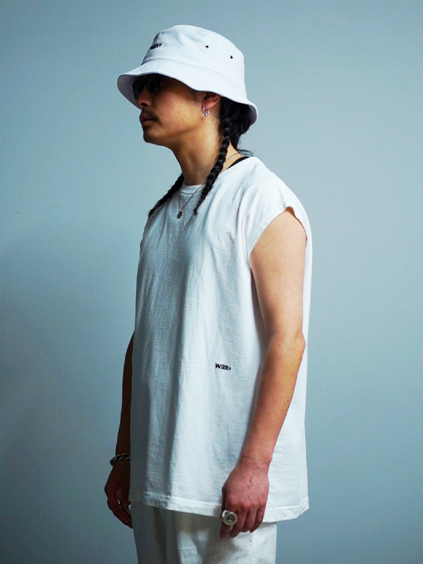 WAX | SLEEVELESS TEE - White