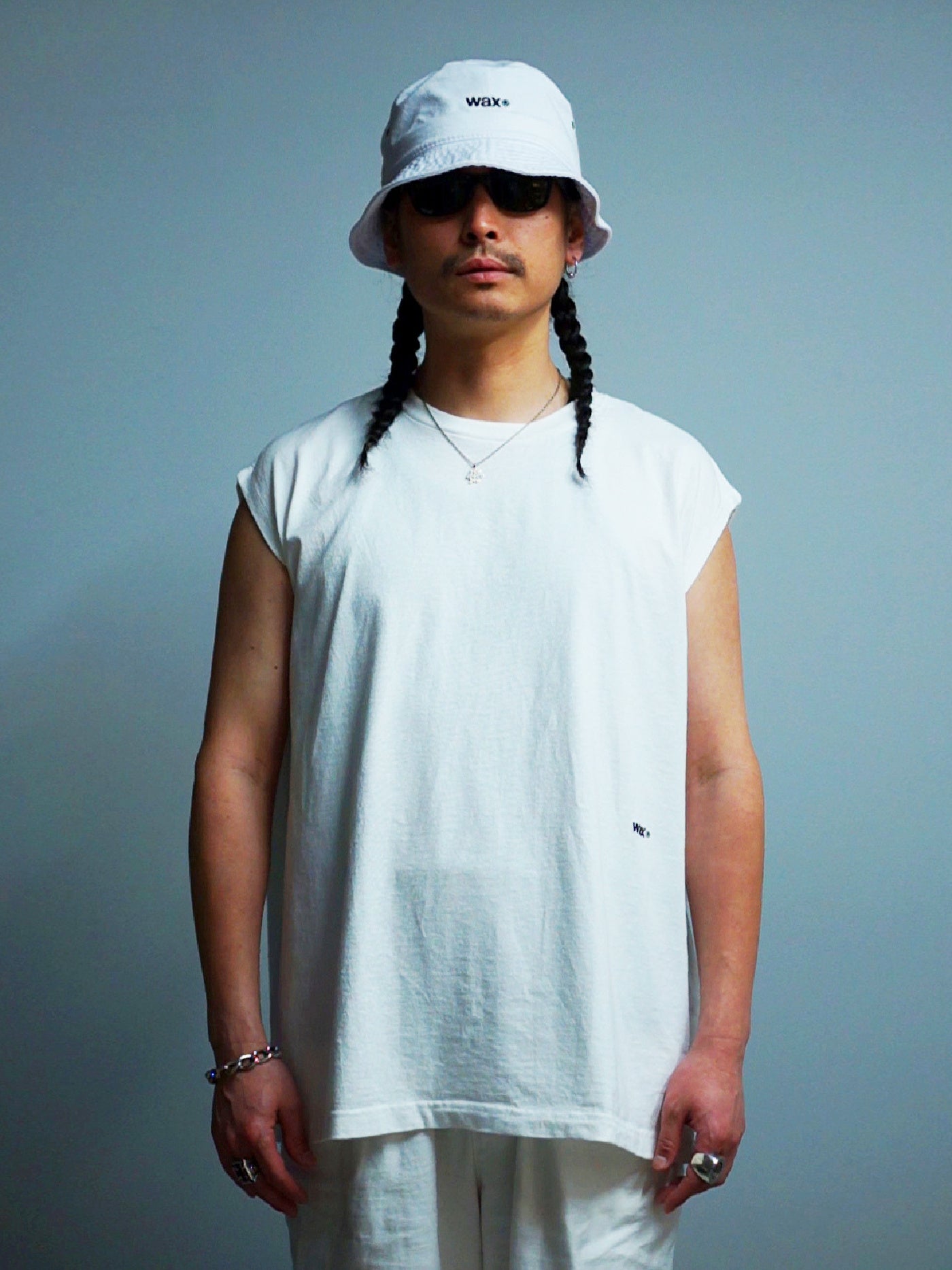 WAX | SLEEVELESS TEE - White