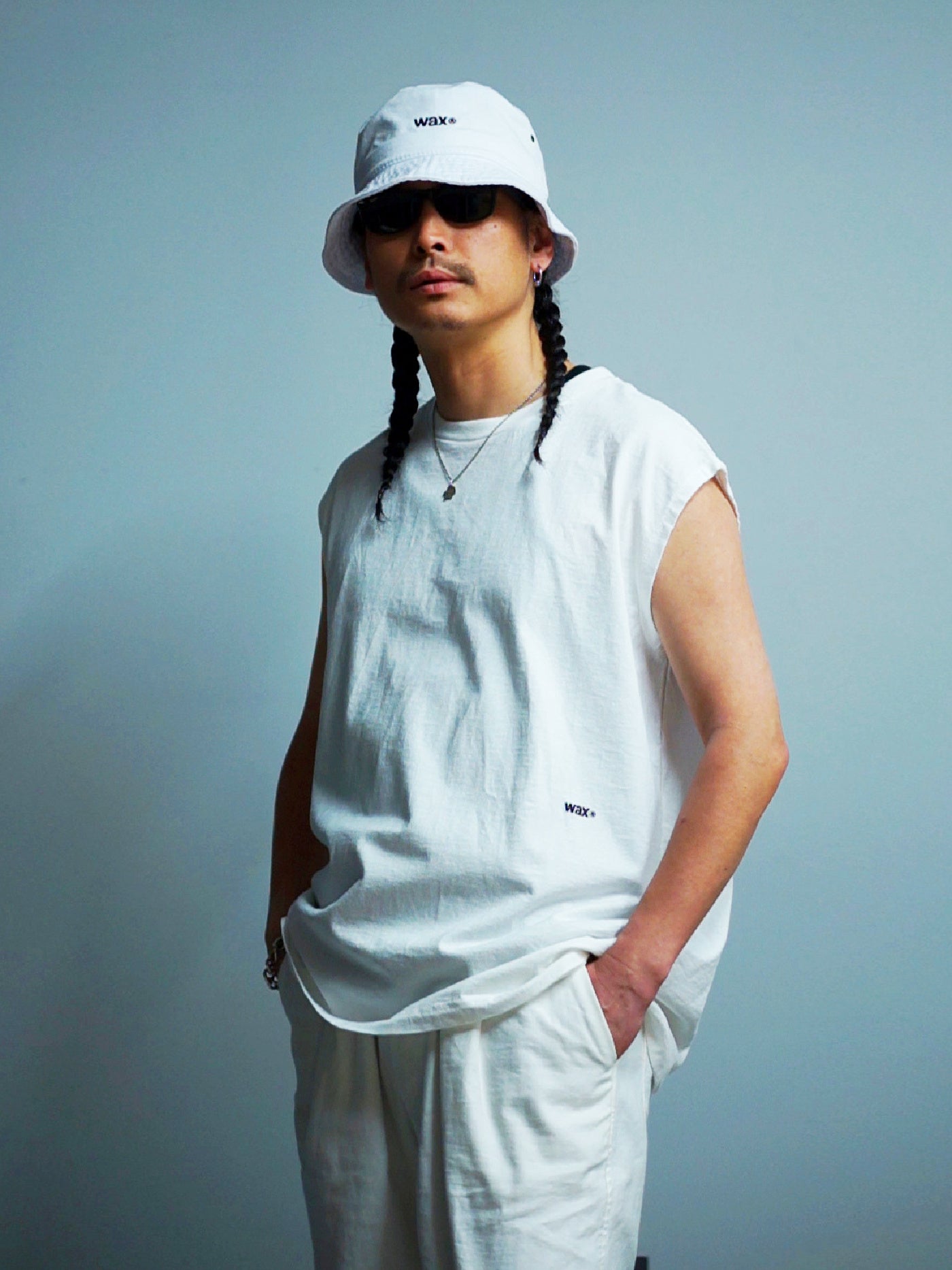 WAX | SLEEVELESS TEE - White