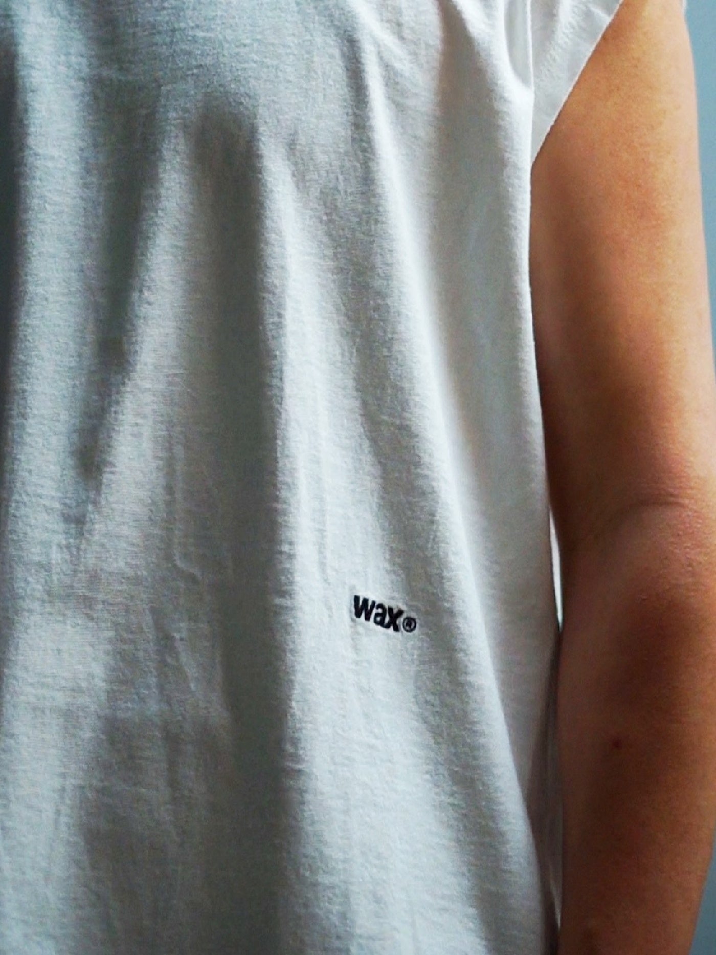 WAX | SLEEVELESS TEE - White