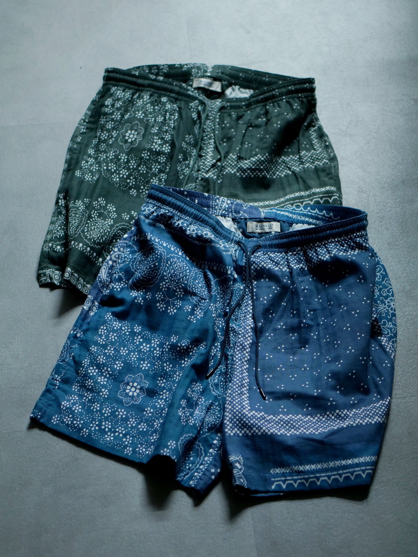 RADIALL | Muscle Shoals - STRAIGHT FIT EASY SHORTS - Smoke Navy