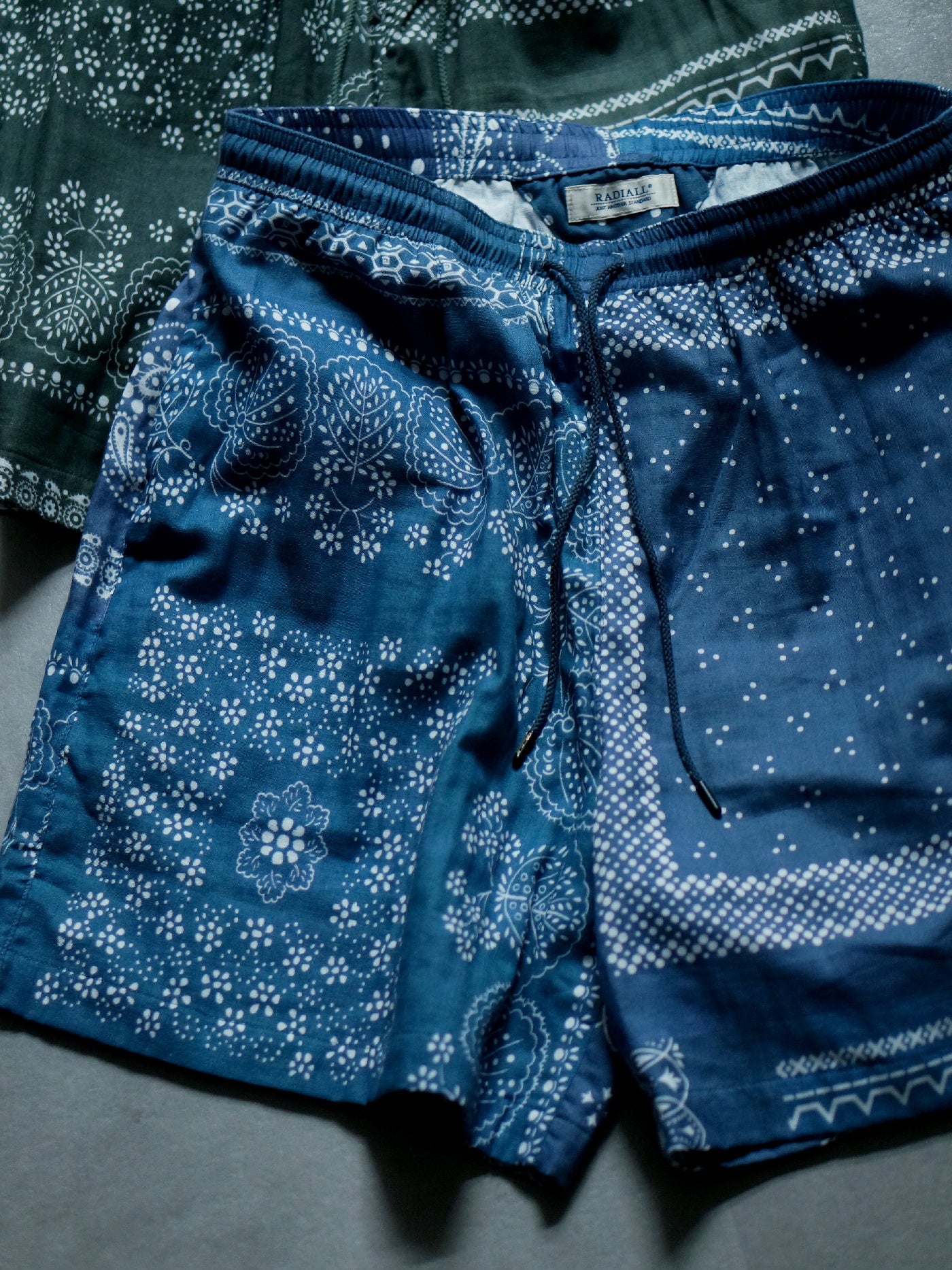 RADIALL | Muscle Shoals - STRAIGHT FIT EASY SHORTS - Smoke Navy