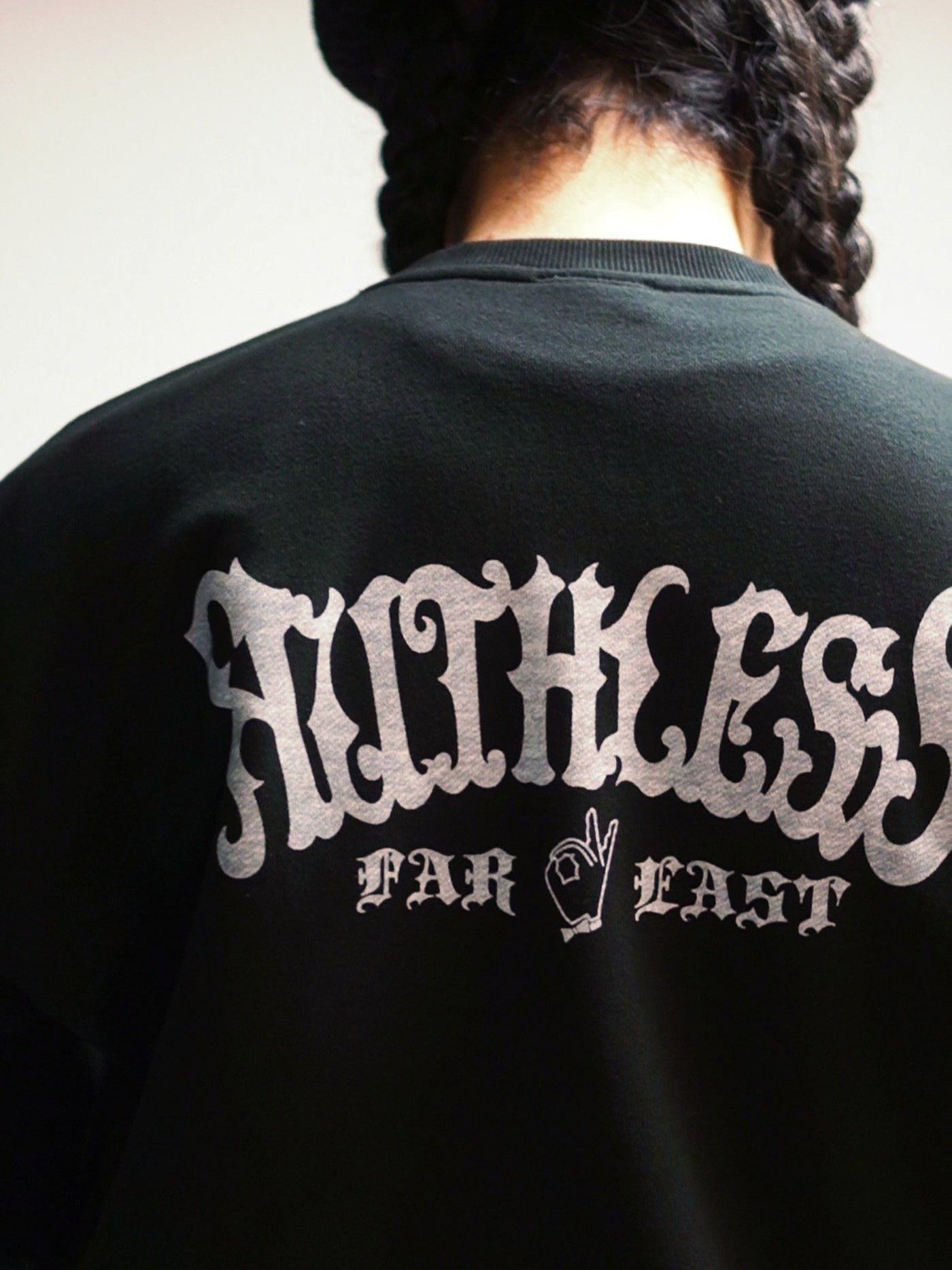 【2.21 (Sat) 12:00 Release】RUTHLESS | TRUMPS Exclusive R-Plaque Sweat - Black