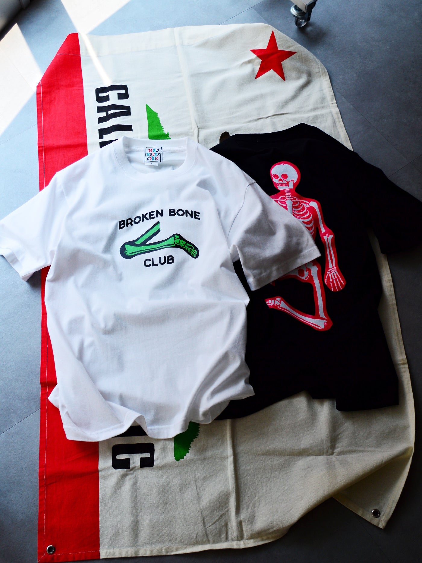 MAD MOUSE COMIC | BROKEN BONE CLUB TEE - Black