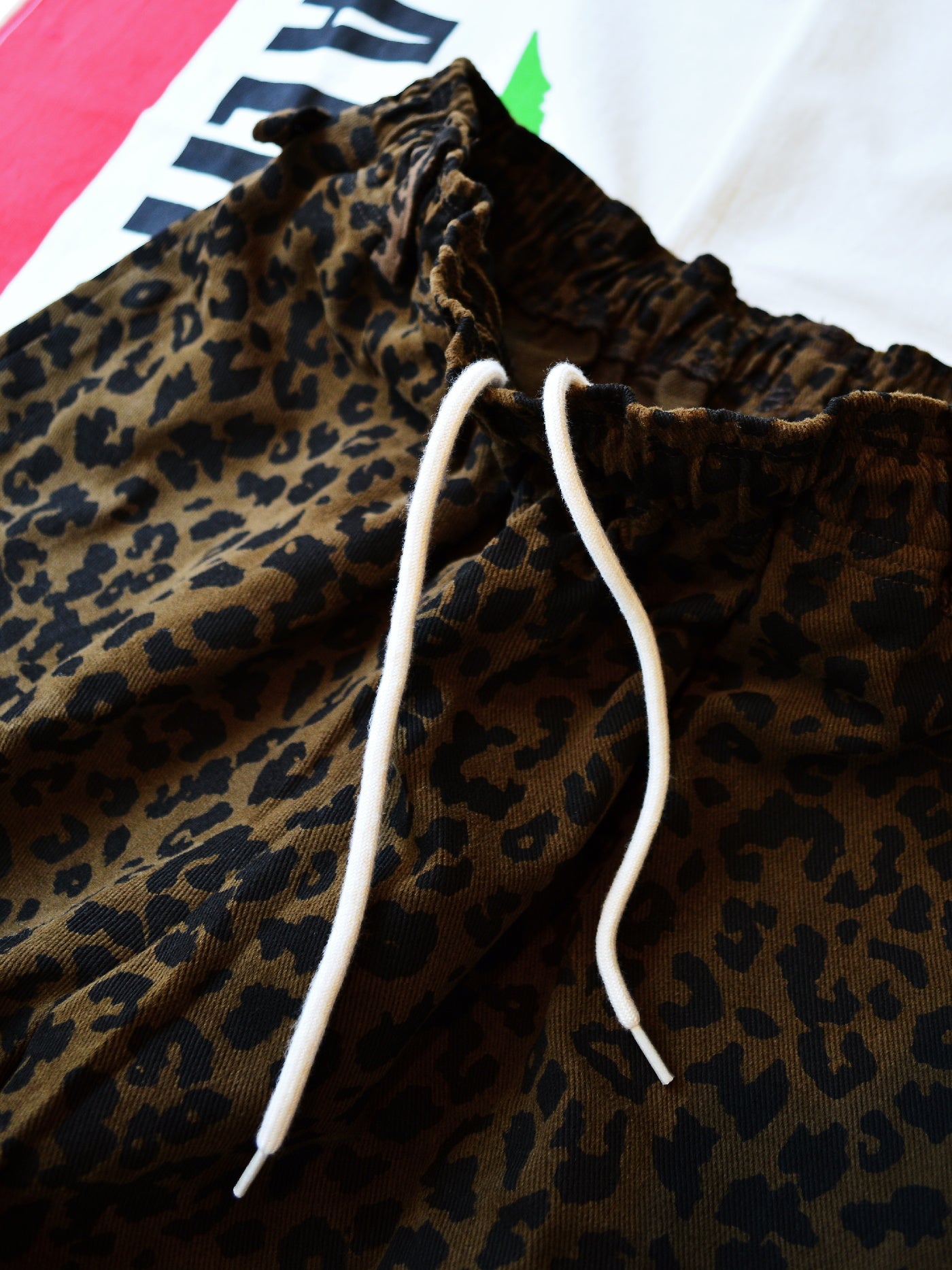 FLUTTER | The Holiday -Comfy fit- Cotton Twill Leopard Easy Short Pants - Brown