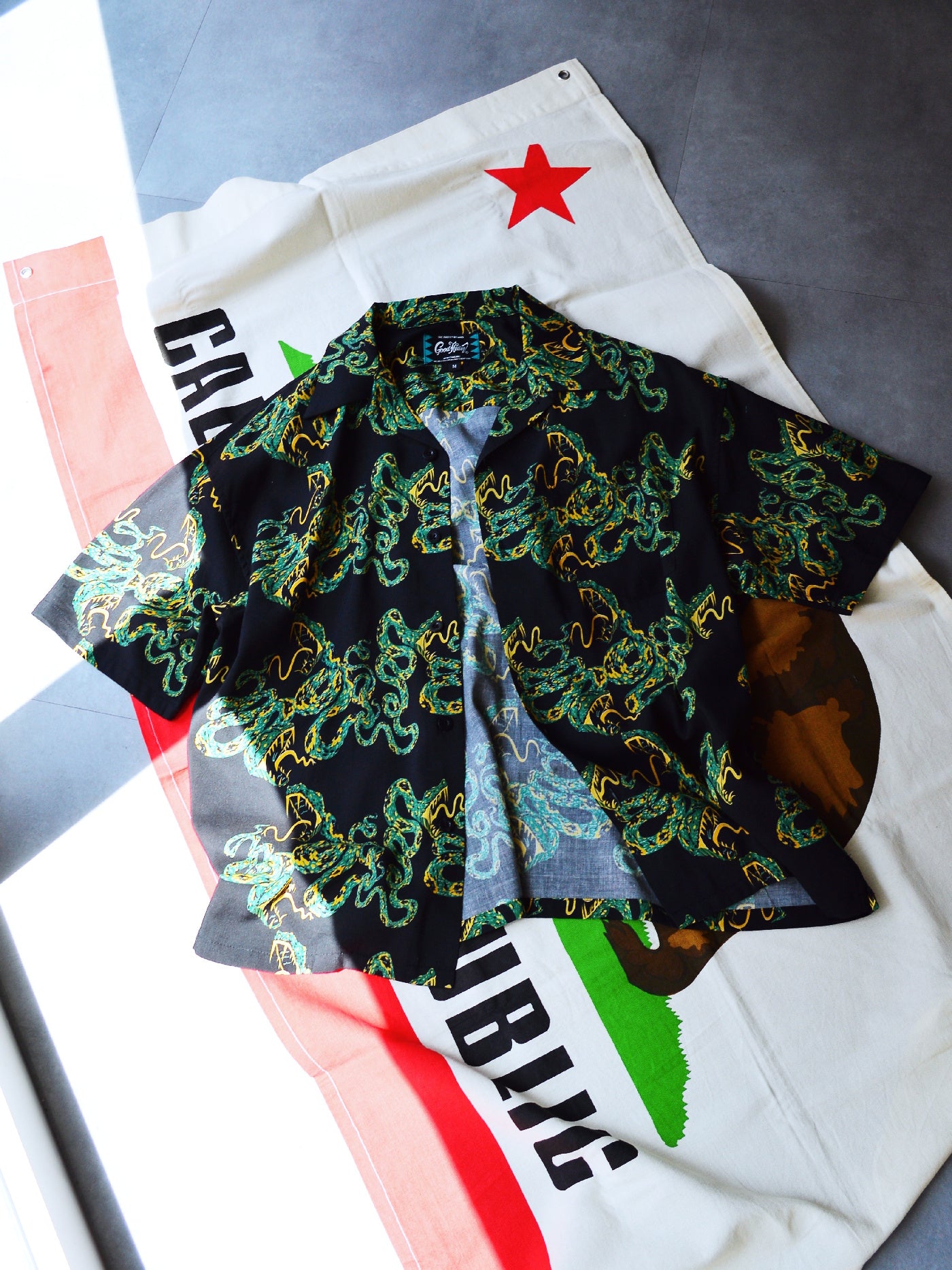 GOOD HELLER | SNAKE BORDER PATTERN SHIRT