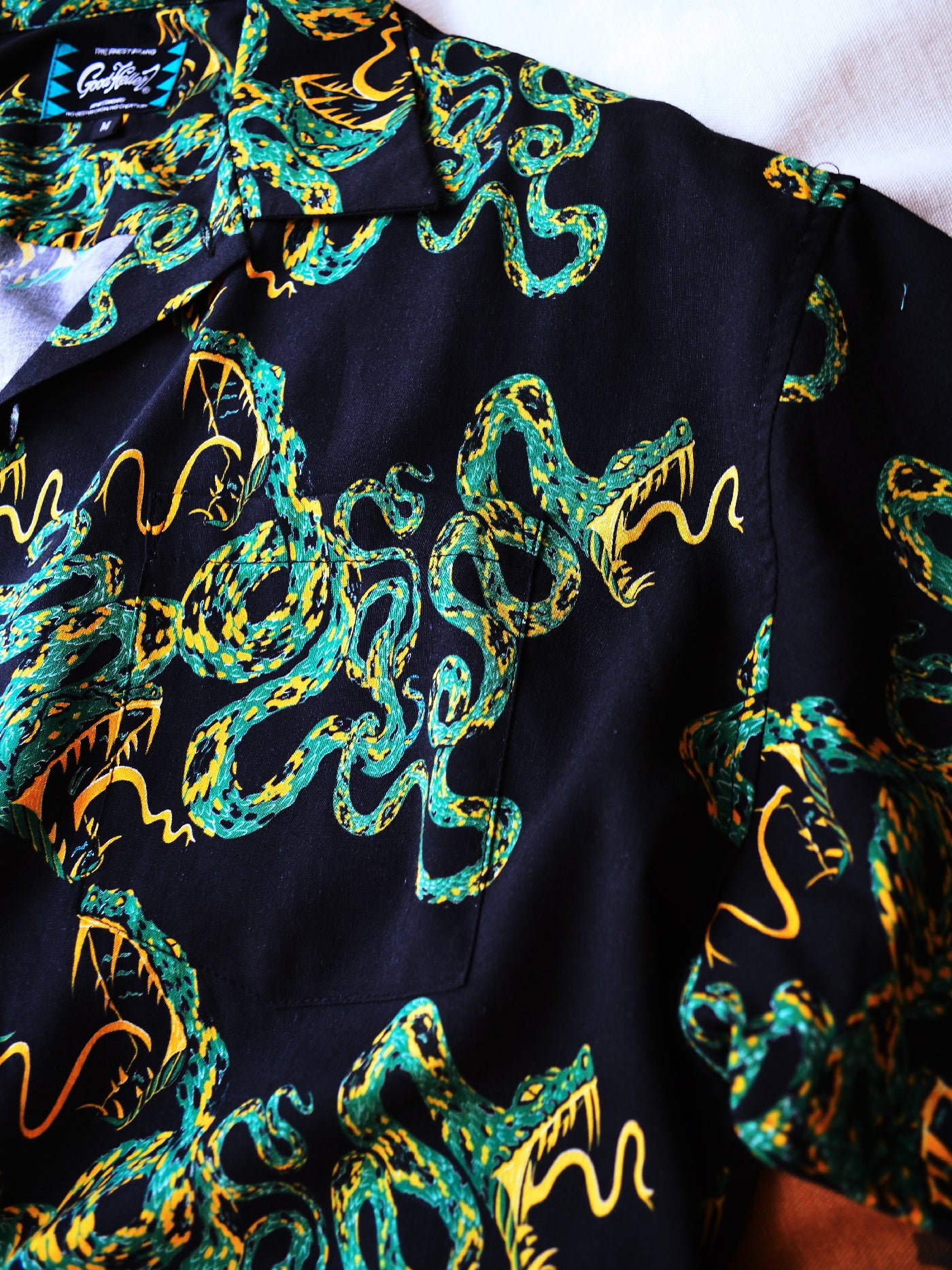 GOOD HELLER | SNAKE BORDER PATTERN SHIRT