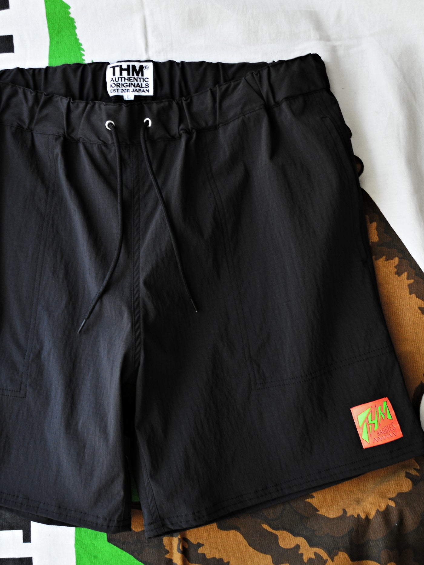THM | NEON Tag Shorts - Black