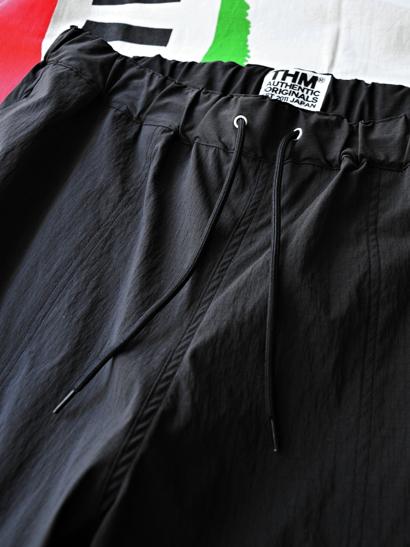 THM | NEON Tag Shorts - Black