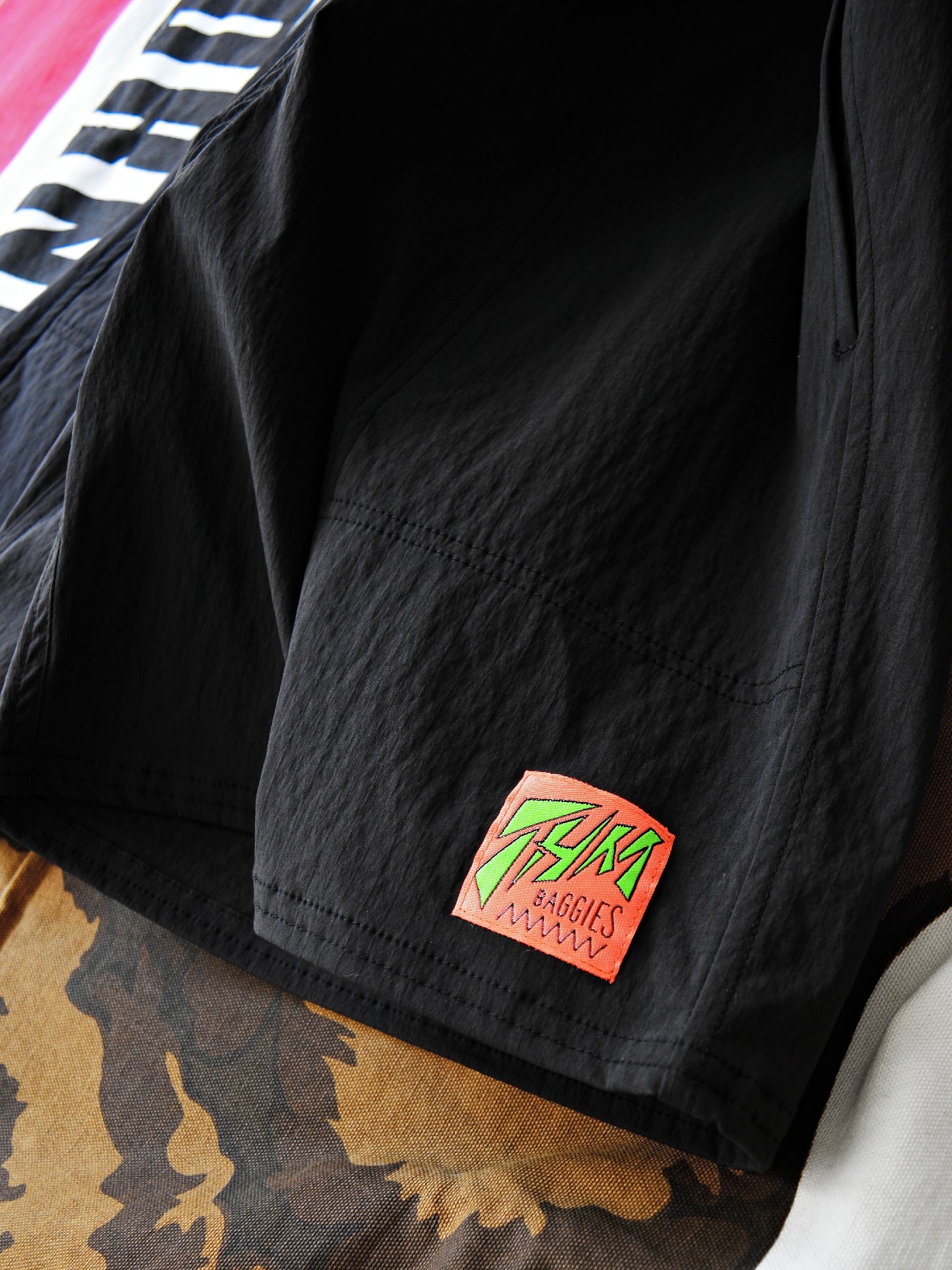 THM | NEON Tag Shorts - Black