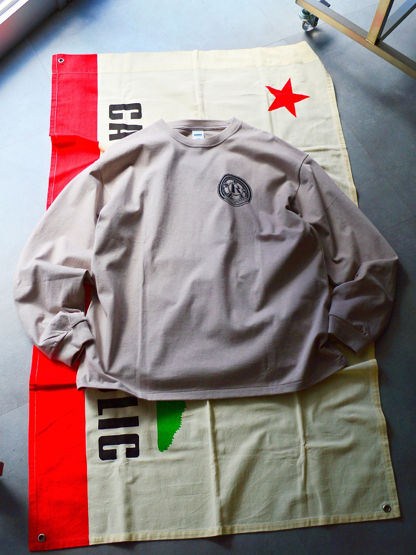 RADIALL | Choju Giga - CREW NECK T-SHIRT L/S - Taupe