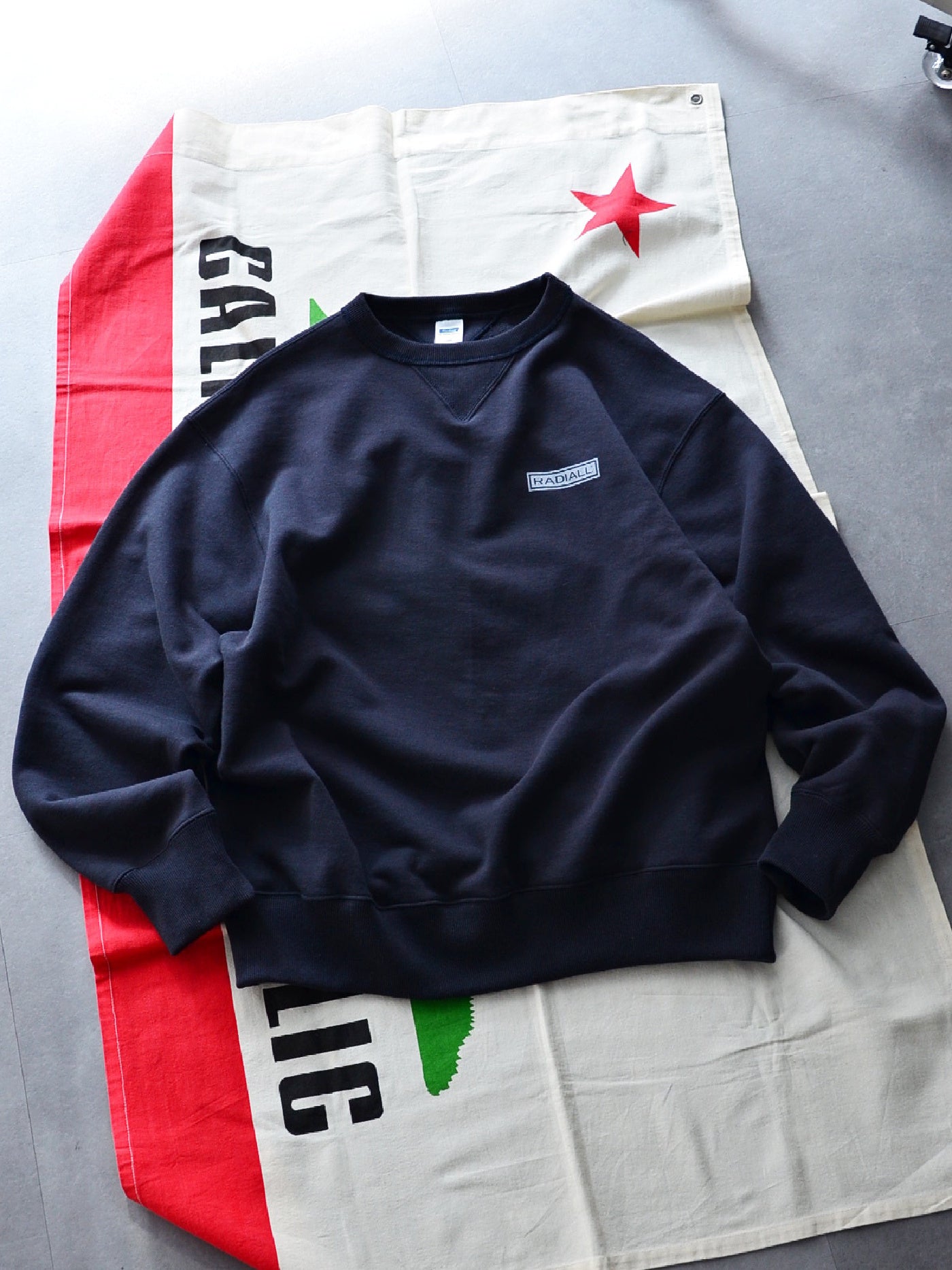 【10.25 (Sat) 12:00 Release】RADIALL | Boulevard - LOOPWHEEL CREW NECK SWEATSHIRT L/S - Ink Black