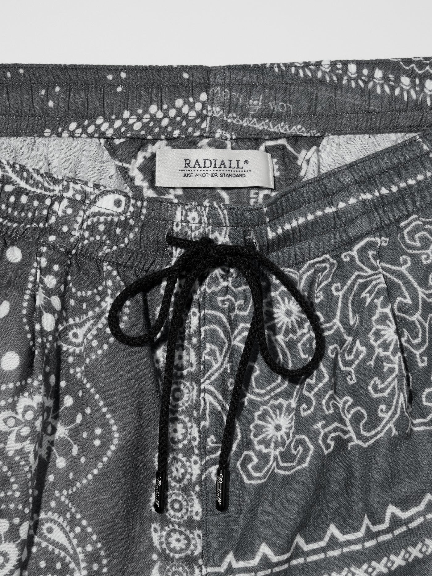 RADIALL | Muscle Shoals - STRAIGHT FIT EASY SHORTS - Shady Black