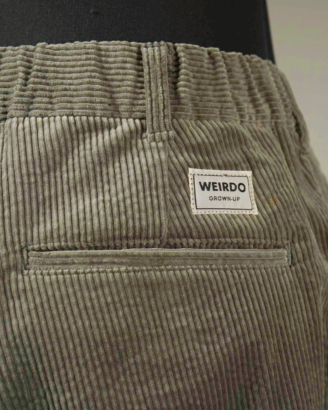 WEIRDO | WIND UP - CORDUROY TACK EASY PANTS - Moss Green