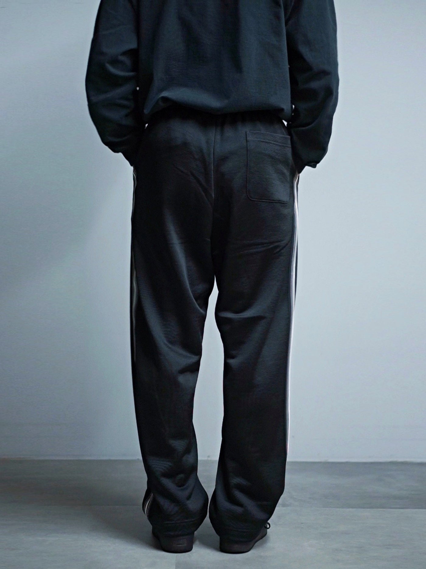 【11.1 (Sat) 12:00 Release】RADIALL | Root Down - WIDE FIT TRACK PANTS - Black
