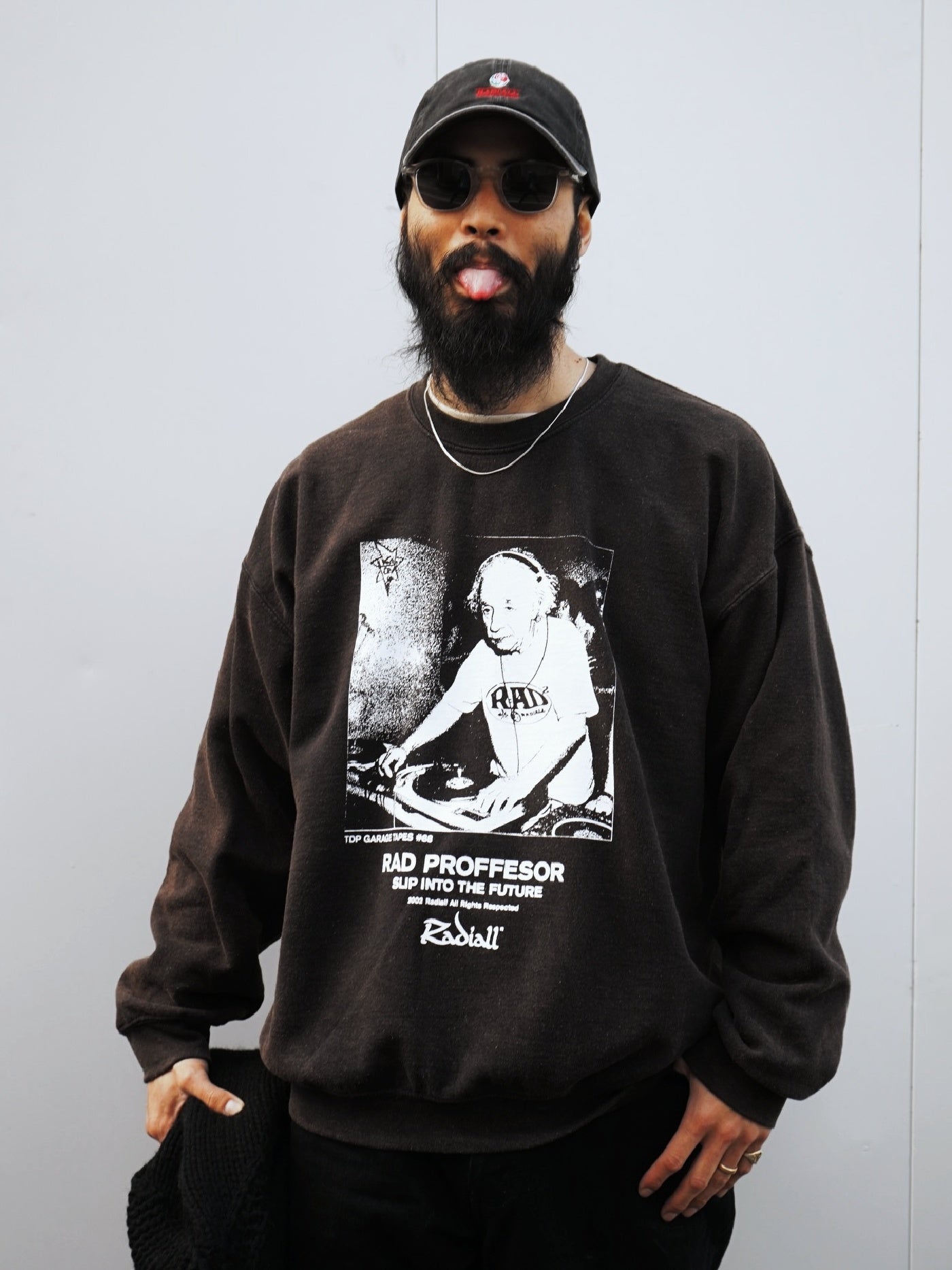 【12.20 (Sat) 12:00 Release】RADIALL | E=Mc2 - CREW NECK SWEATSHIRT L/S - Faded Black