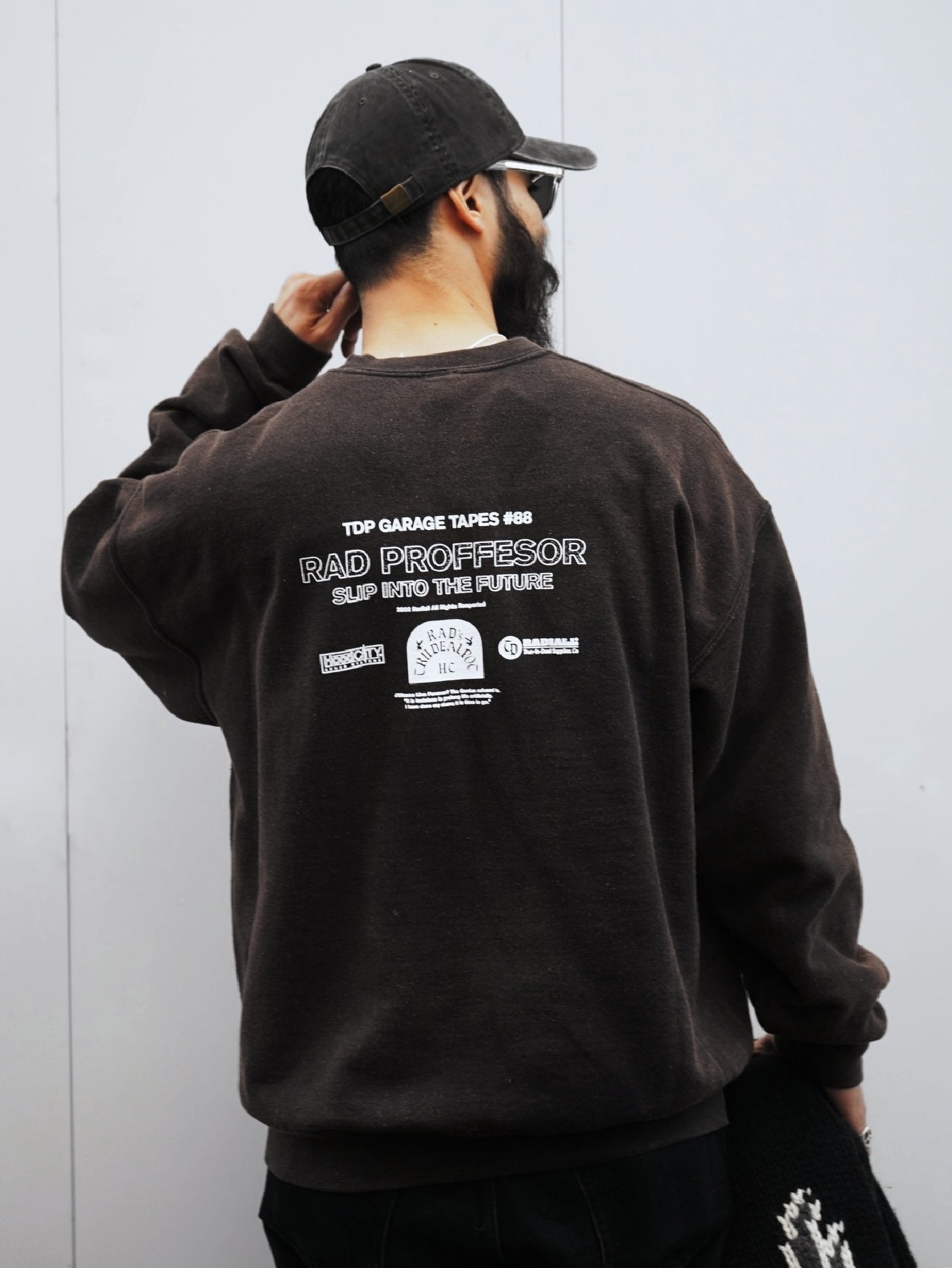 【12.20 (Sat) 12:00 Release】RADIALL | E=Mc2 - CREW NECK SWEATSHIRT L/S - Faded Black