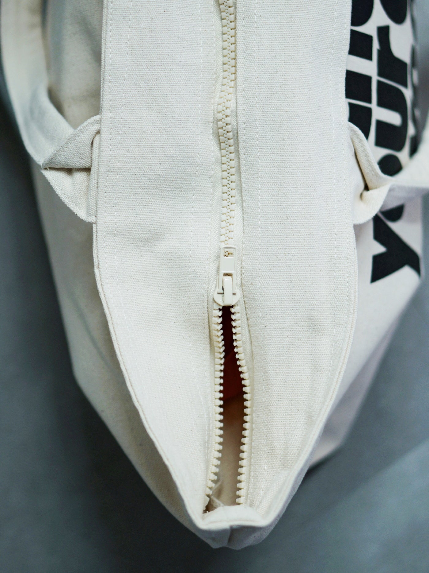 【1.31 (Sat) 12:00 Release】PORKCHOP | CYOW ZIP TOTE BAG