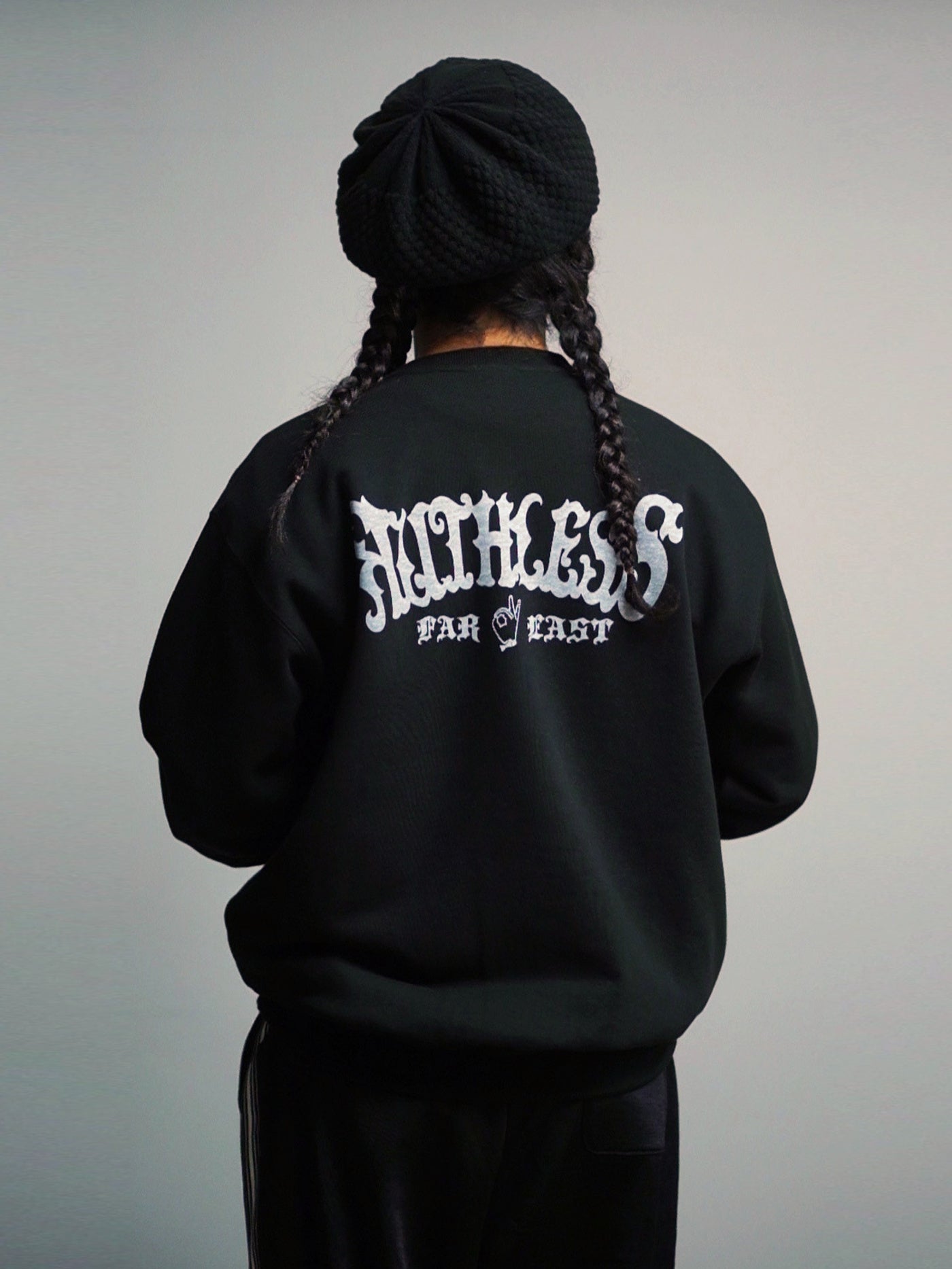 【2.21 (Sat) 12:00 Release】RUTHLESS | TRUMPS Exclusive R-Plaque Sweat - Black