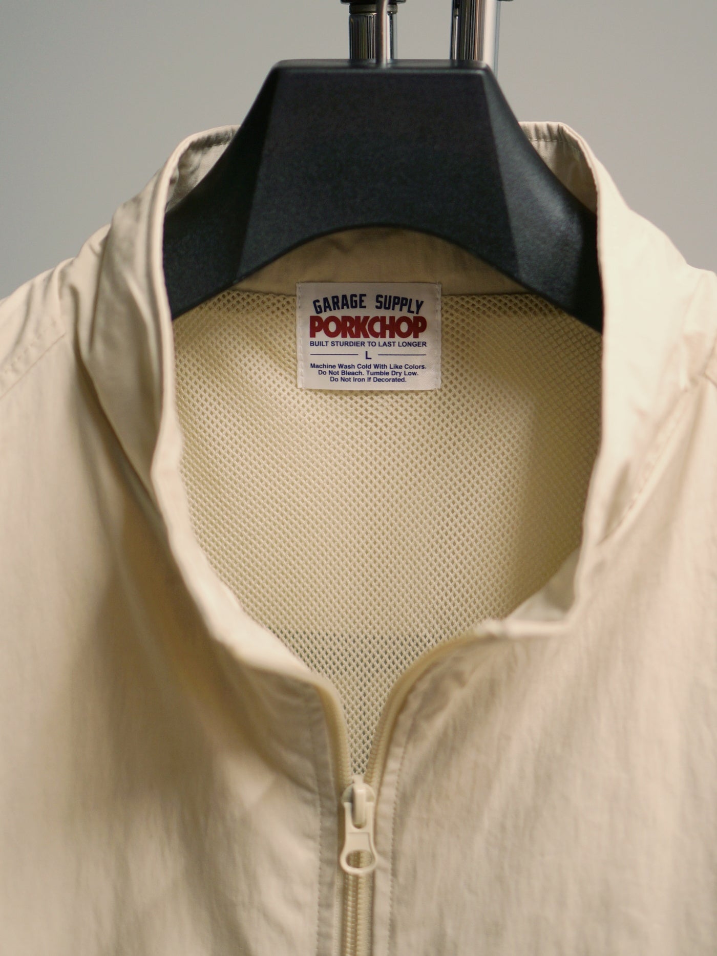 【2.22 (Sun) 12:00 Release】PORKCHOP | BAR&SHIELD TRACK JKT - Cream