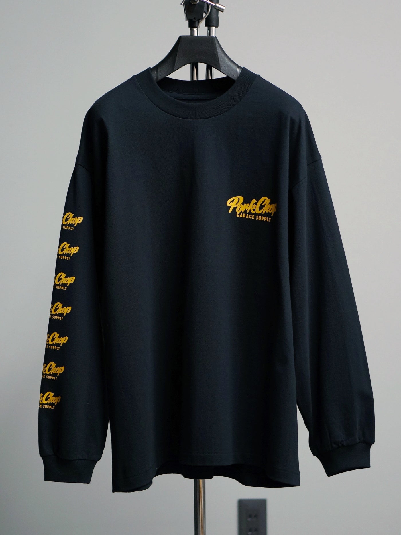 【3.29 (Sun) 12:00 Release】PORKCHOP | SCRIPT PORK L/S TEE - Black