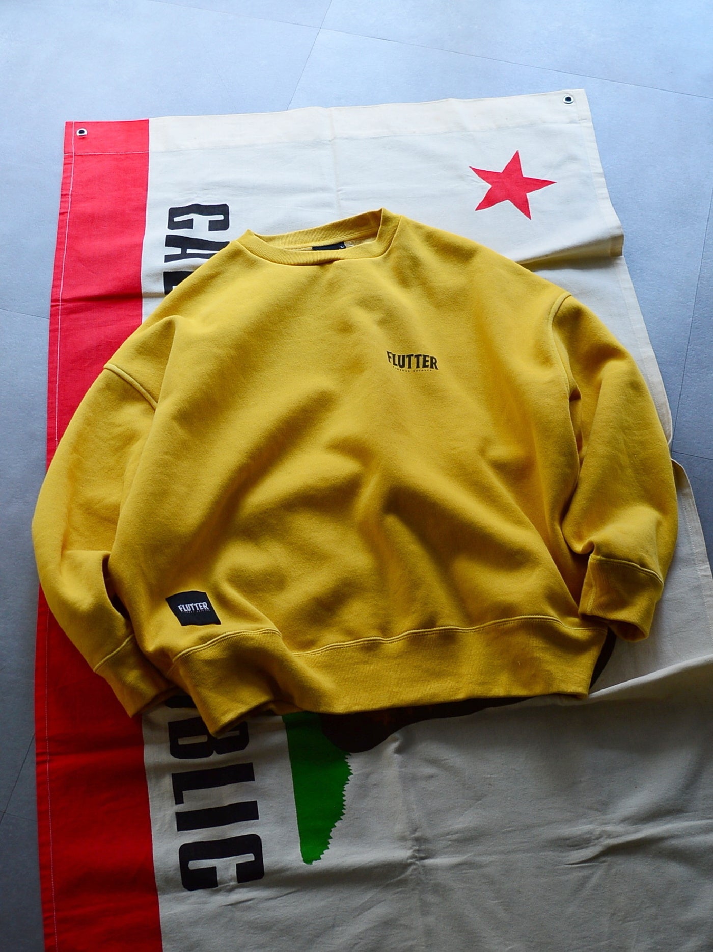 【2.25 (Tue) 12:00 Release】FLUTTER | Pigment Dye Origin logo B/S Sweat - Mustard