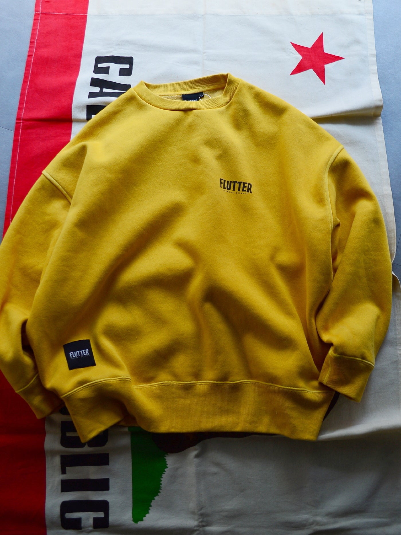 【2.25 (Tue) 12:00 Release】FLUTTER | Pigment Dye Origin logo B/S Sweat - Mustard