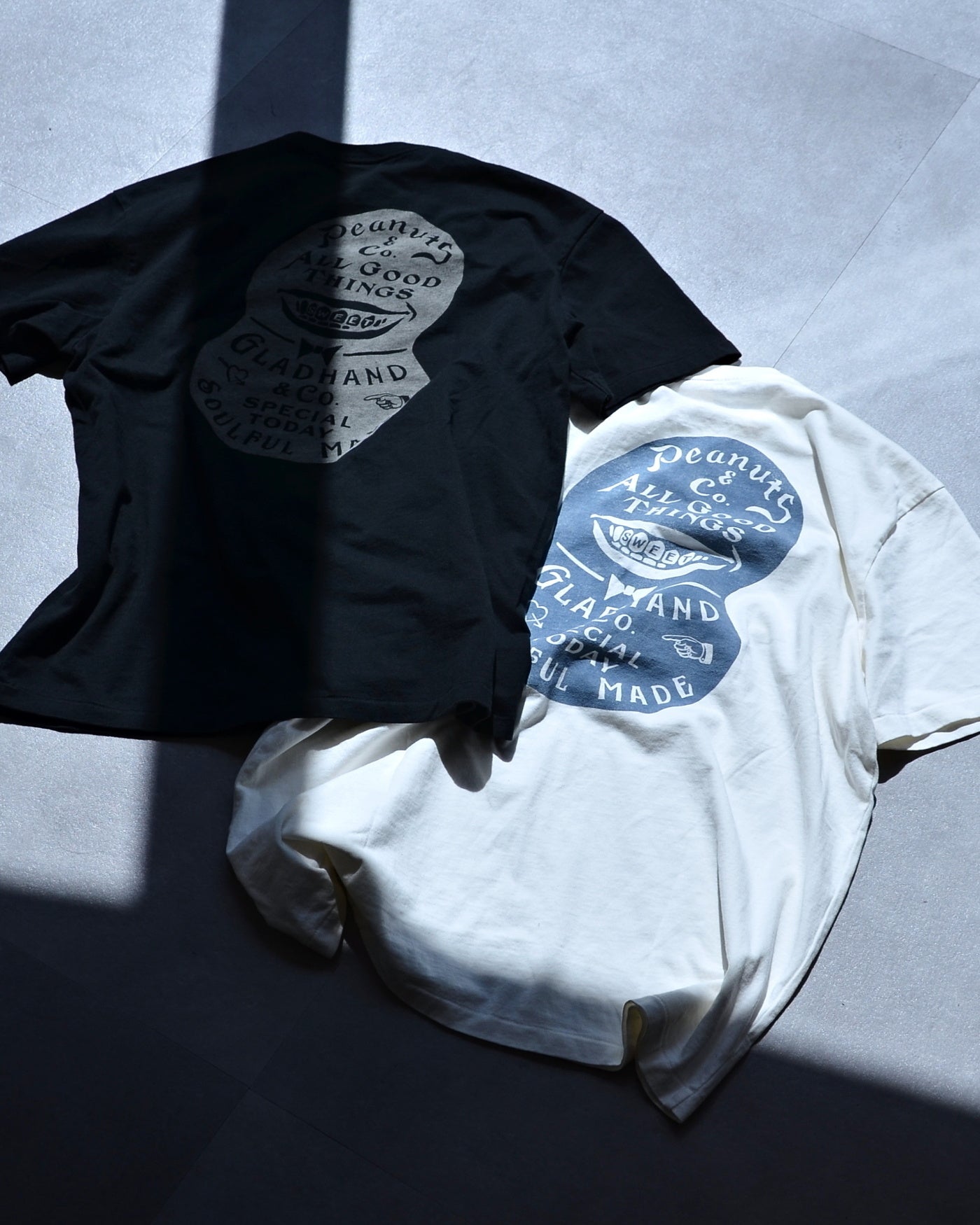 GLADHAND & Co. | Mr. SMILEY - S/S T-SHIRTS - Black
