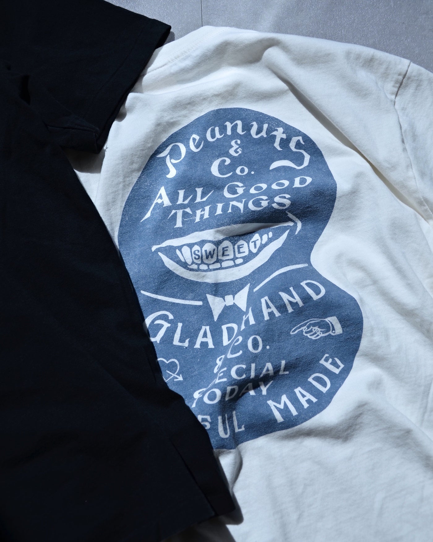 GLADHAND & Co. | Mr. SMILEY - S/S T-SHIRTS - White