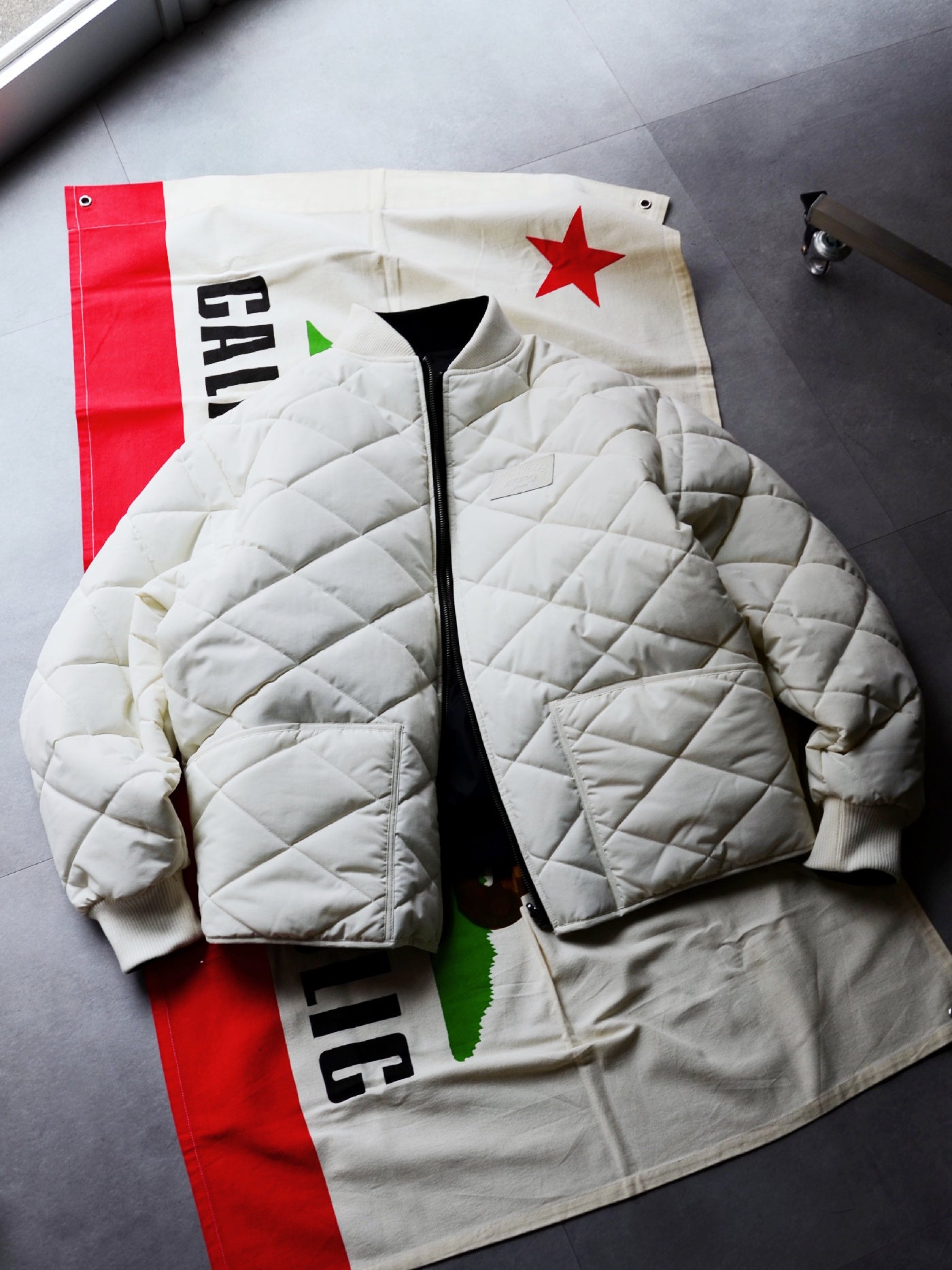 GOOD HELLER | REVERSIBLE QUILTING JACKET - White/Black
