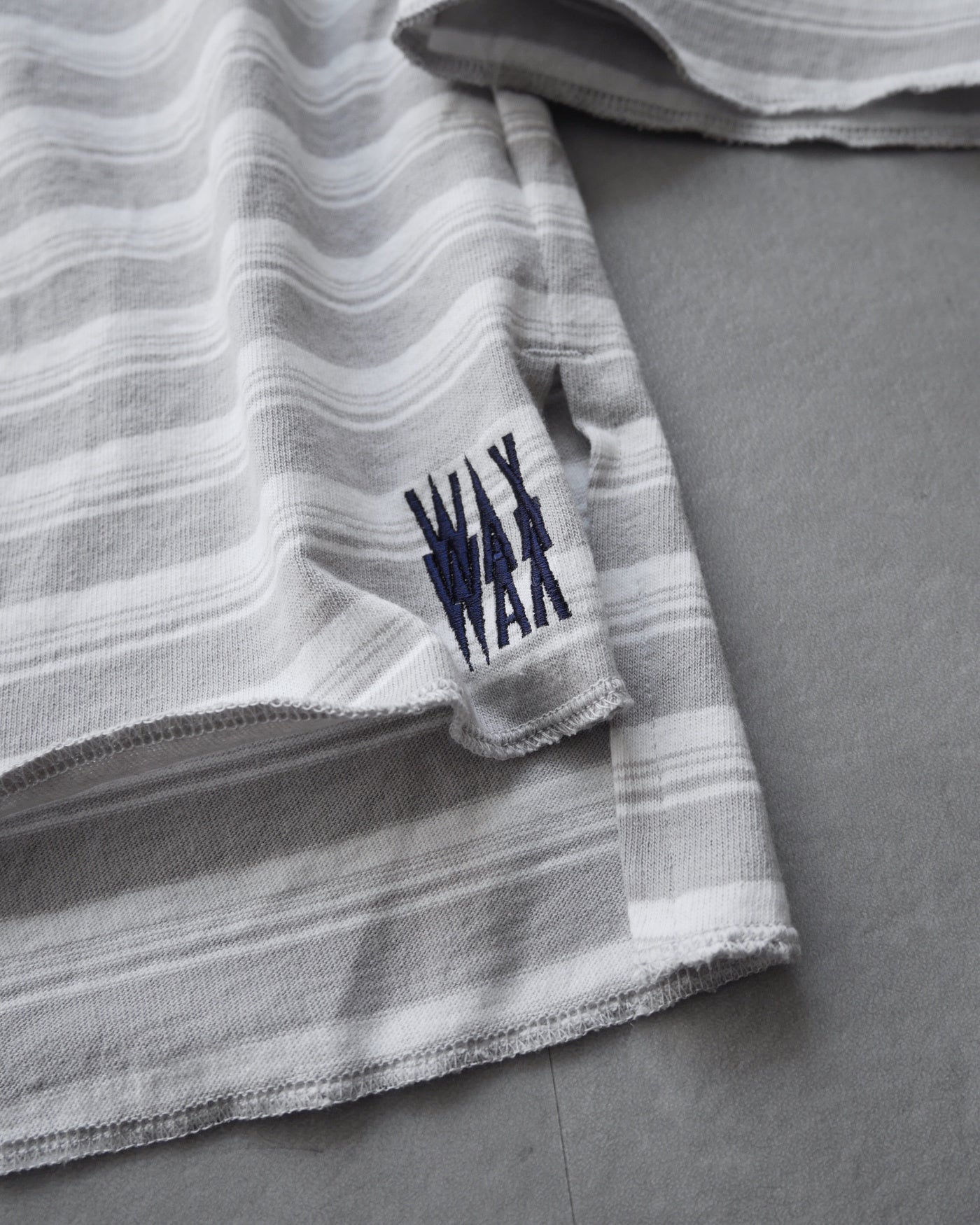 【5.4 (Sat) 12:00 Release.】WAX | STRIPE BAGGIES LONG TEE - Gray