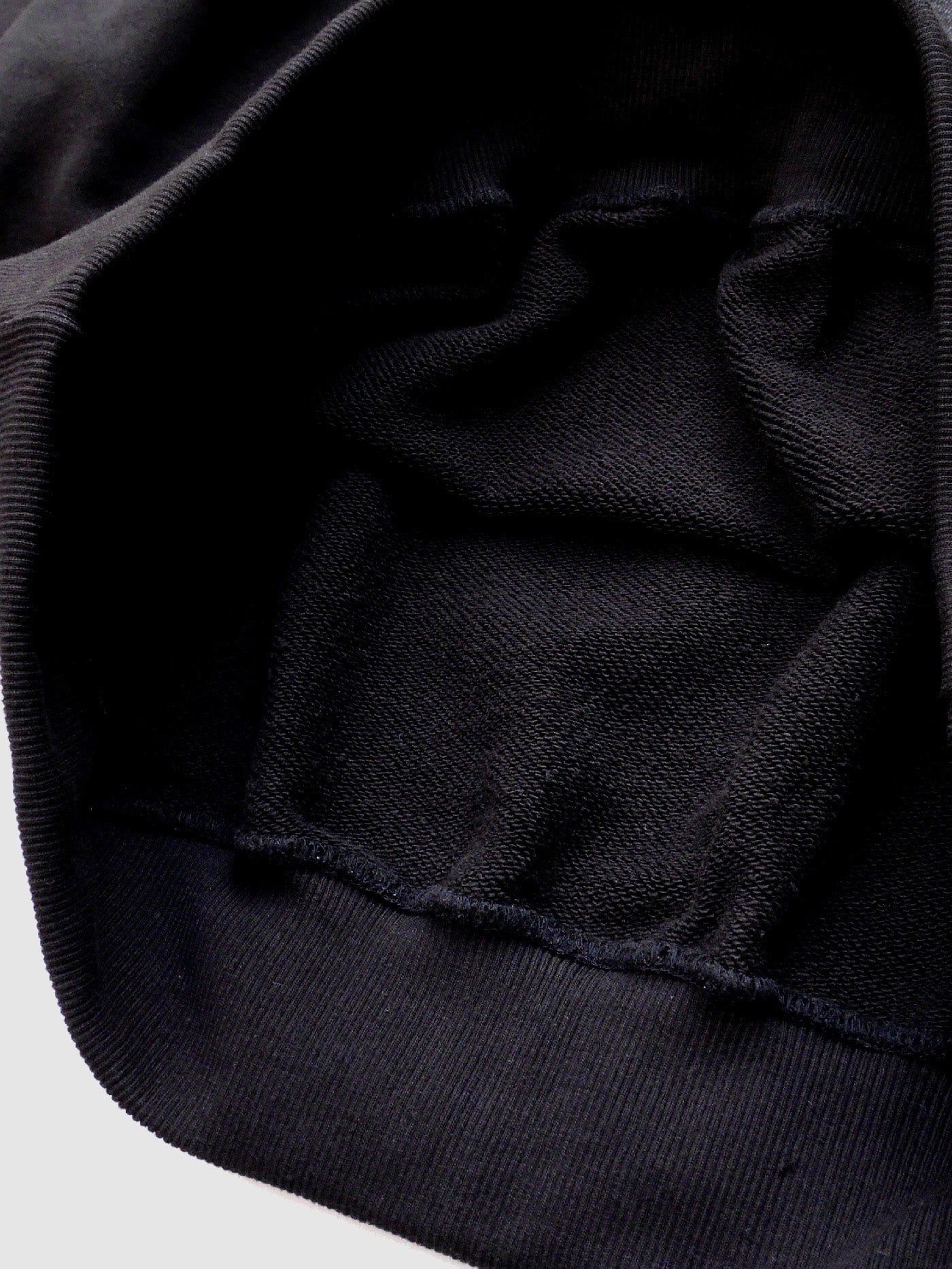 【2.21 (Sat) 12:00 Release】RUTHLESS | TRUMPS Exclusive R-Plaque Sweat - Black