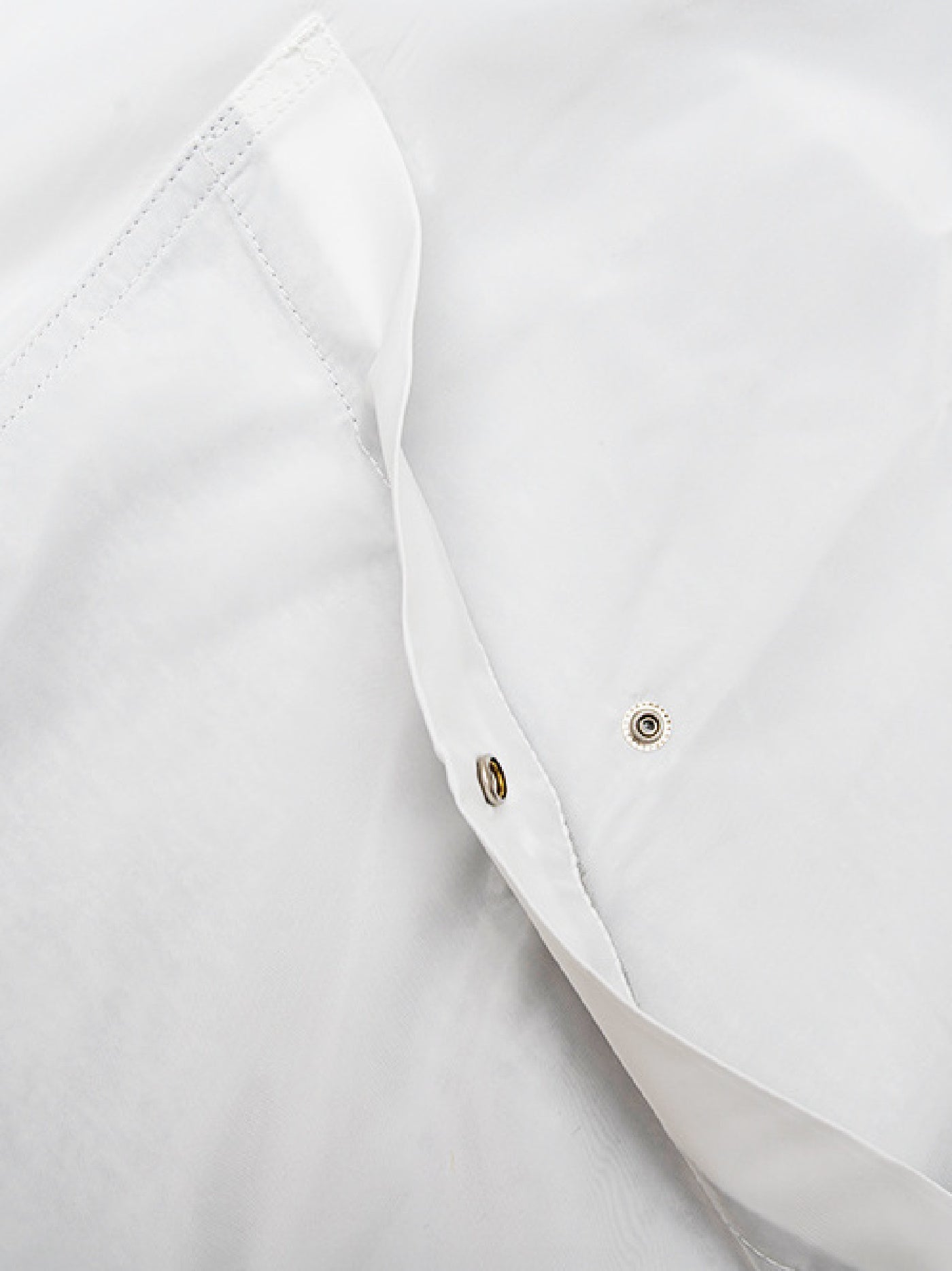 【9.21 (Sun) 12:00 Release】FLUTTER | "The Dress" OG Logo Windbreaker - White